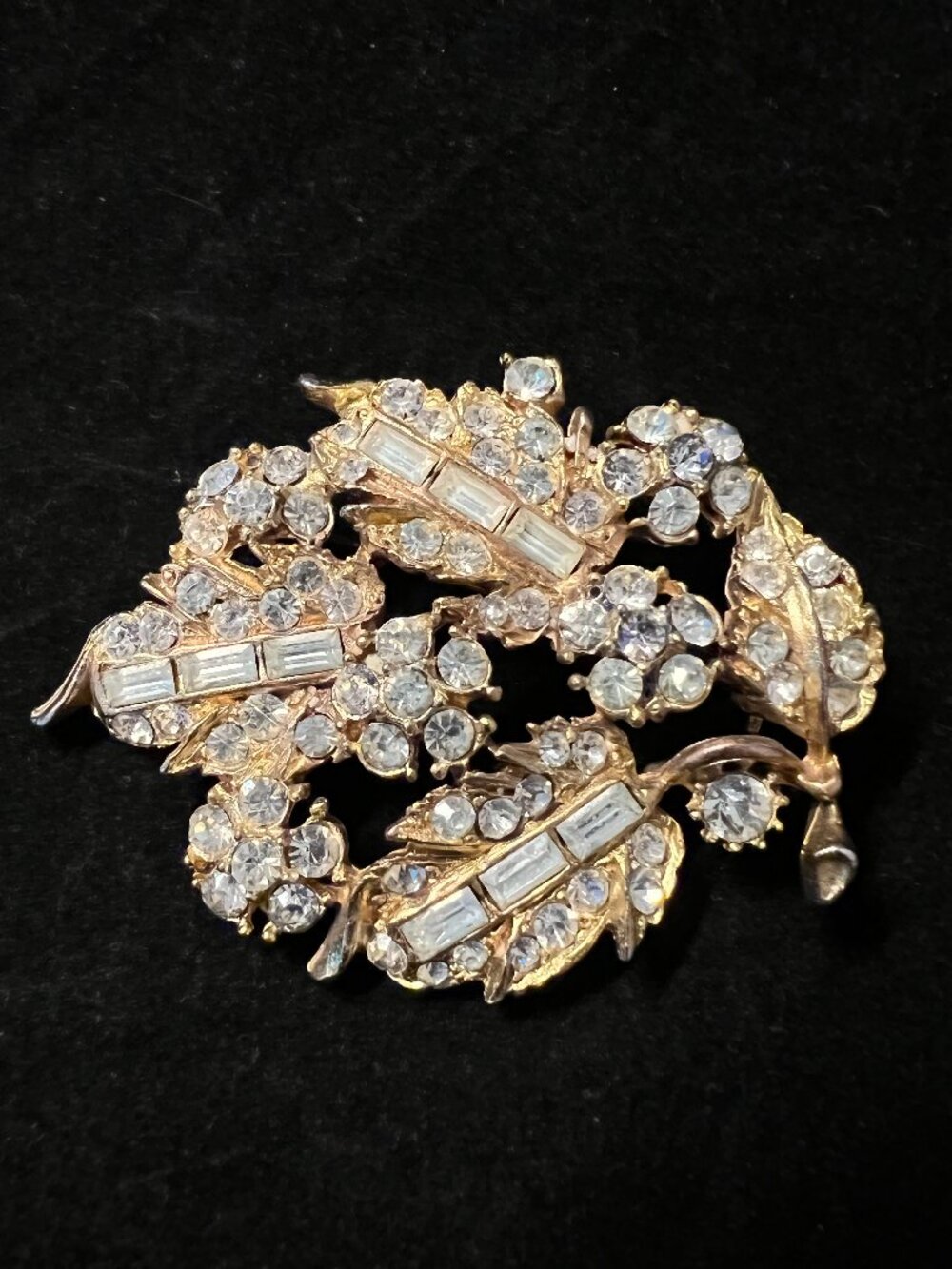 Vtg. WEISS Signed TOP© Clear Baguette & Chaton Rhinestones Gold Brooch